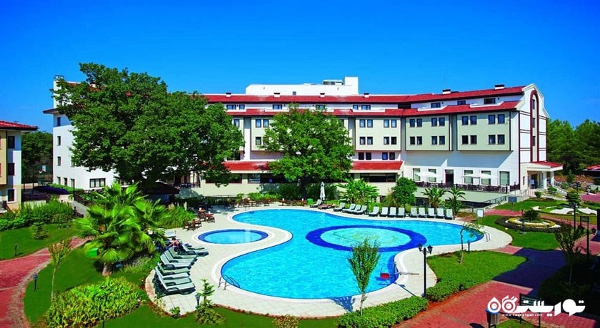 استخر روباز  و ساختمان هتل